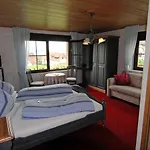 Gaestehaus Ainser אורחן