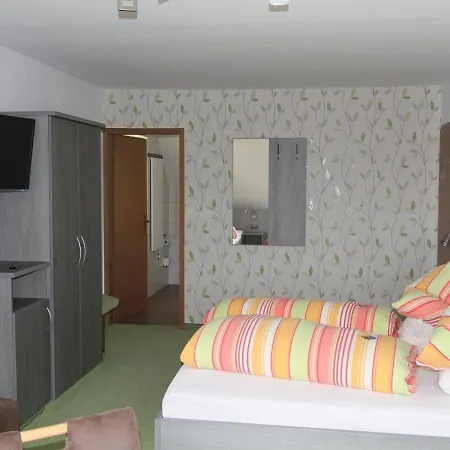 Gaestehaus Ainser * Hagnau am Bodensee