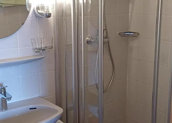 Kro Gaestehaus Ainser *